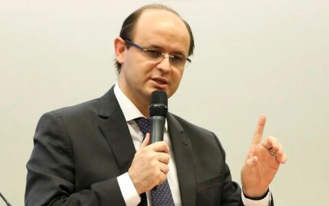 governo-de-minas-exonera-rossi
