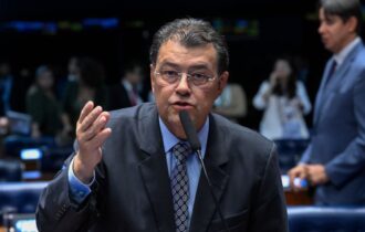 senador-eduardo-braga-repudia-