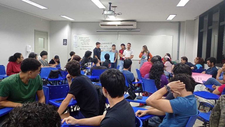 alunos-da-esouea-participam-de