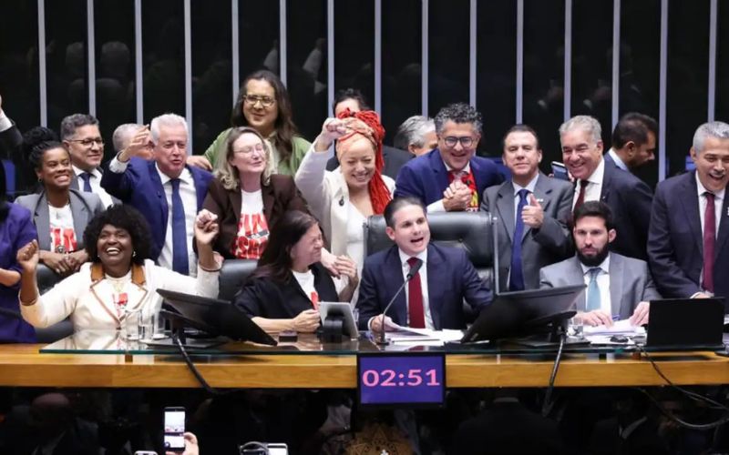 camara-aprova-em-dois-turnos-p