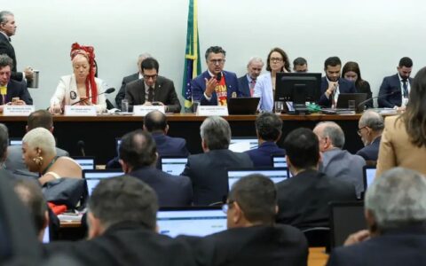 centrao-tenta-derrubar-transic