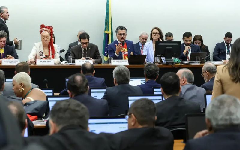 centrao-tenta-derrubar-transic