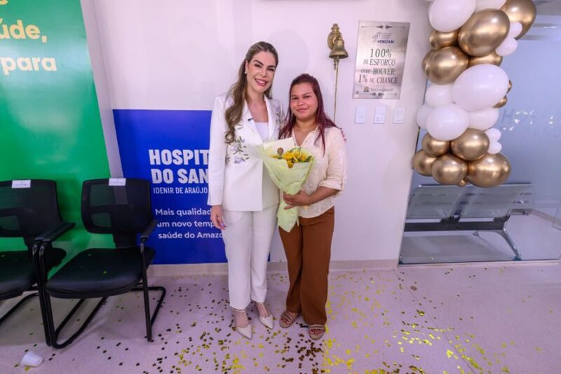 primeira-dama-acompanha-celebr