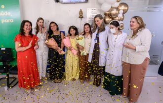 primeira-dama-acompanha-celebr