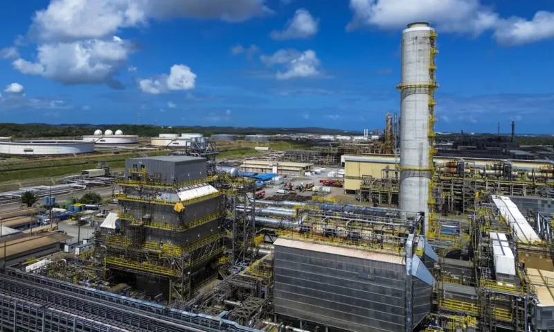 refinarias-da-petrobras-operam
