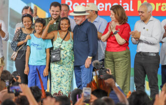 renato-junior-e-lula-entregam-