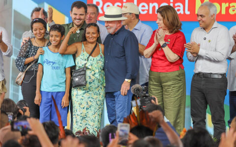 renato-junior-e-lula-entregam-