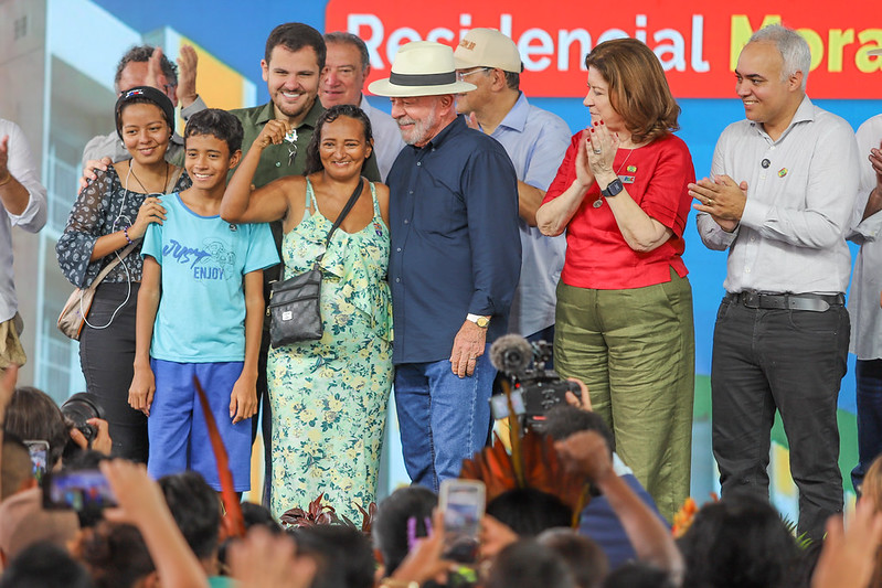 renato-junior-e-lula-entregam-