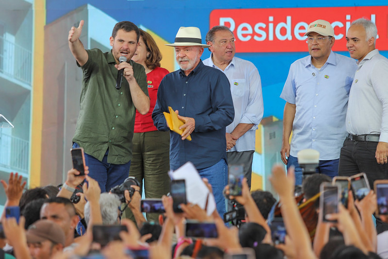 renato-junior-e-lula-entregam-