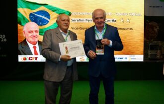 serafim-correa-recebe-medalha-