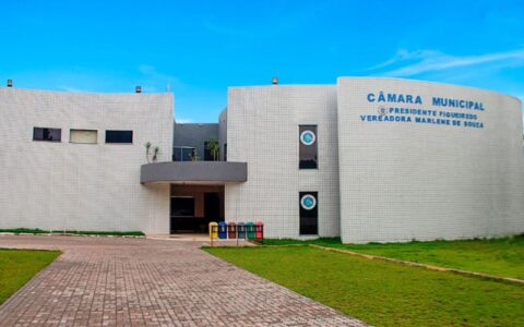 vereador-perde-mandato-e-camar