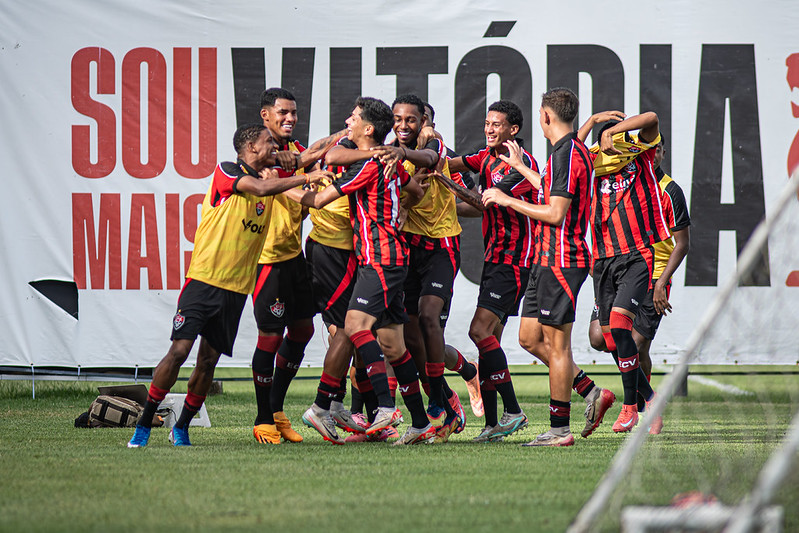 vitoria-elimina-flamengo-e-ava