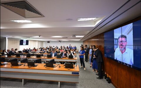comissao-do-senado-aprova-poli