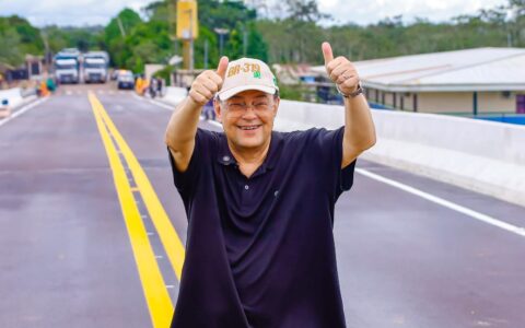 eduardo-braga-comemora-licenca