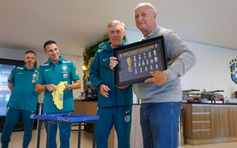 felipao-emociona-em-homenagem-