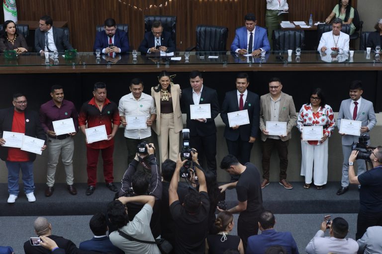 festival-de-parintins-recebe-h
