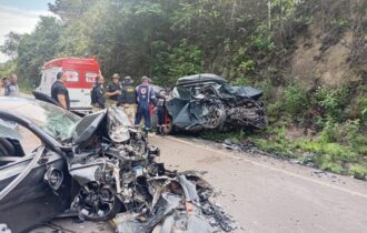 grave-acidente-entre-carros-na