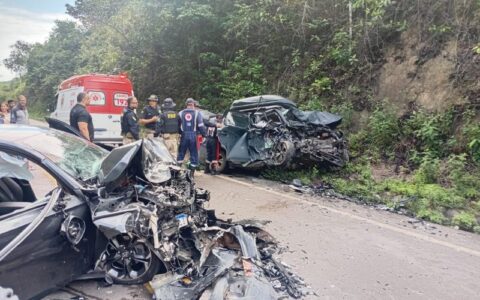 grave-acidente-entre-carros-na