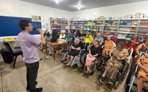 idosos-da-fdt-recebem-dicas-de