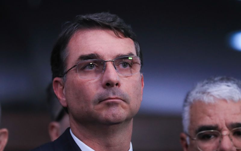 oposicao-mira-flavio-bolsonaro