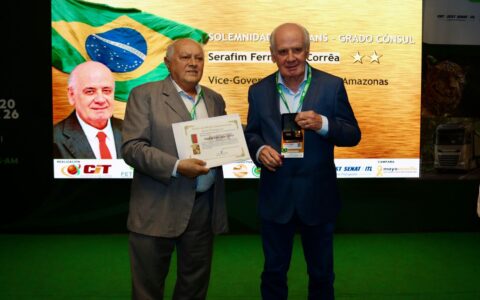 serafim-correa-recebe-medalha-
