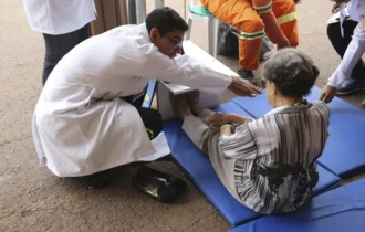 Atenção domiciliar reforça assistência a idosos no país