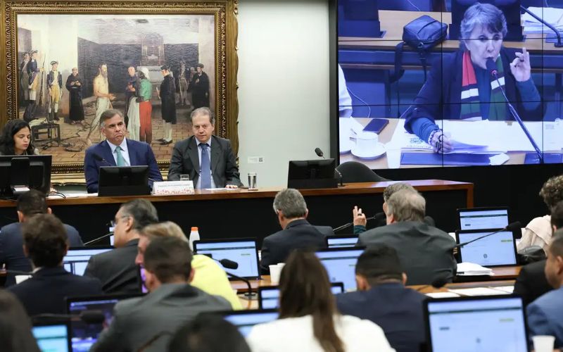 comissao-da-camara-aprova-redu