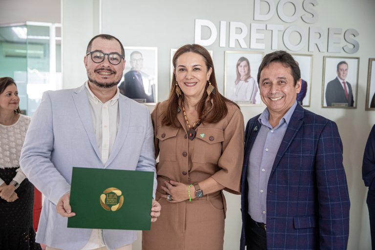 esouea-inaugura-galeria-de-dir