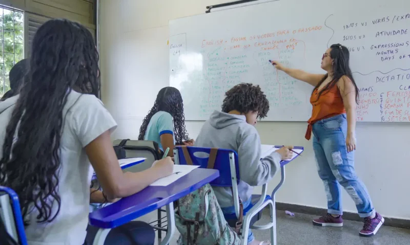 mais-de-10-mil-professores-for