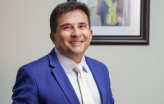 ministro-do-esporte-entrega-ma
