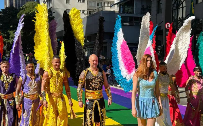 parada-do-orgulho-lgbt-leva-co