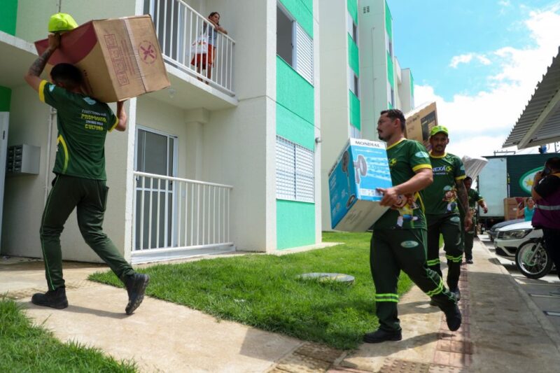prefeito-entrega-mobilias-a-fa