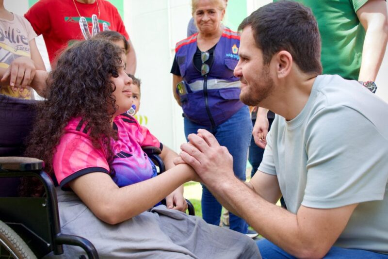 prefeito-entrega-mobilias-a-fa