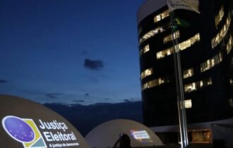 tse-adia-decisao-sobre-suspens