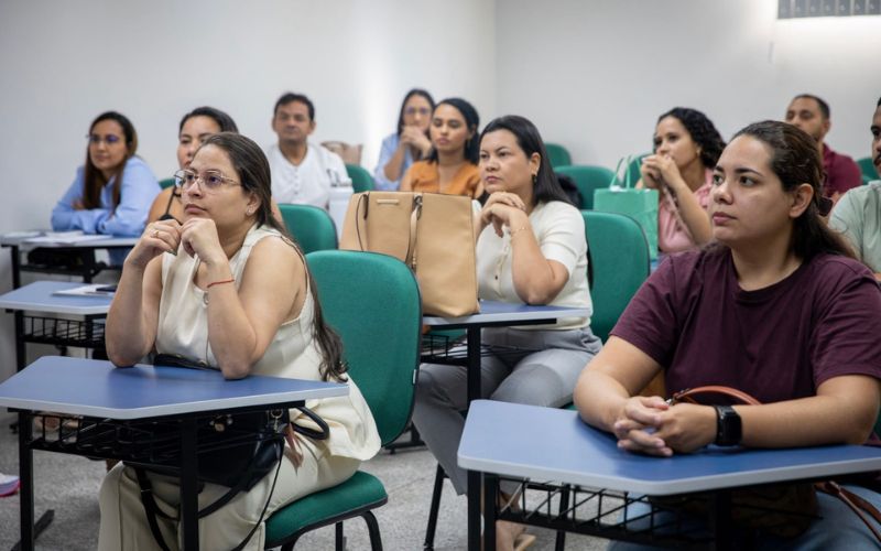 uea-e-ses-am-qualificam-profis