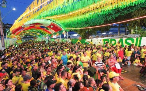 Prefeitura leva estrutura a ‘Ruas da Copa’, garante diversão às famílias e fortalece o comércio local na estreia do Brasil na Copa