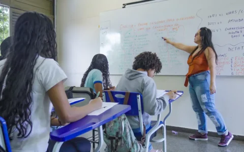 mais-de-10-mil-professores-for