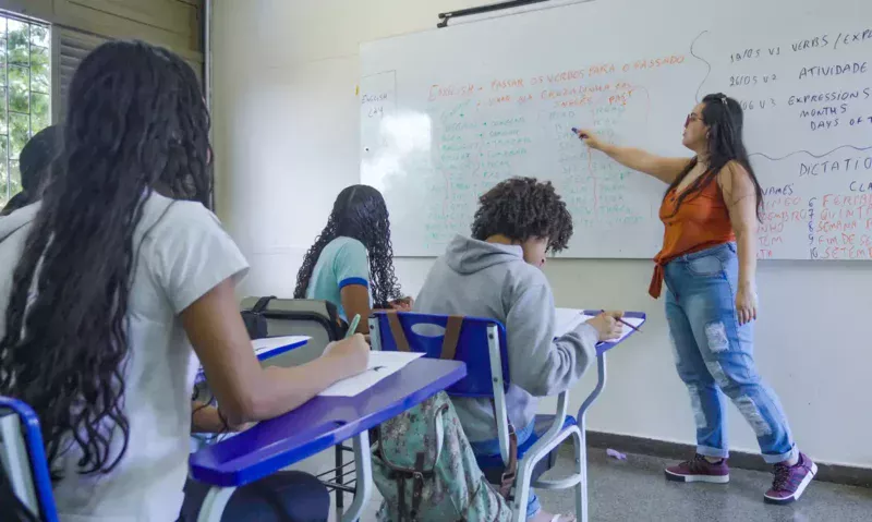 mais-de-10-mil-professores-for