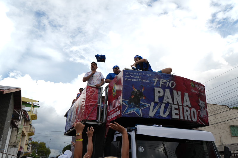 trio-panavueiro-embala-ruas-de