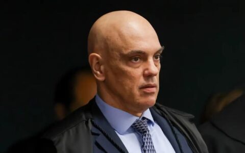 Moraes volta a pedir que PGR se manifeste sobre arma de Bolsonaro