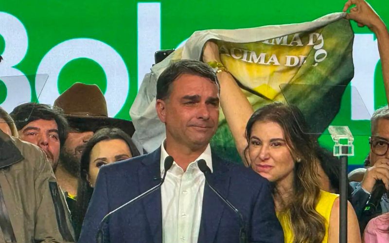 pl-oficializa-flavio-e-inicia-