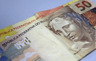 poupanca-saques-superam-deposi
