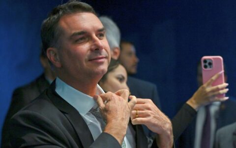 flavio-bolsonaro-lidera-intenc
