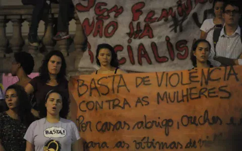 agressoes-contra-mulheres-sobe