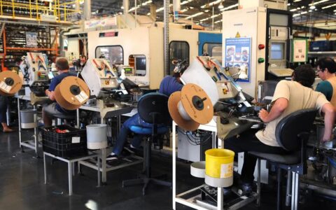 industria-recua-18-na-passagem