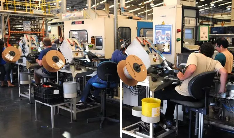 industria-recua-18-na-passagem