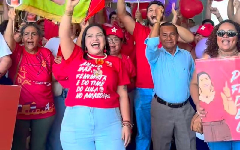 pt-oficializa-anne-moura-como-