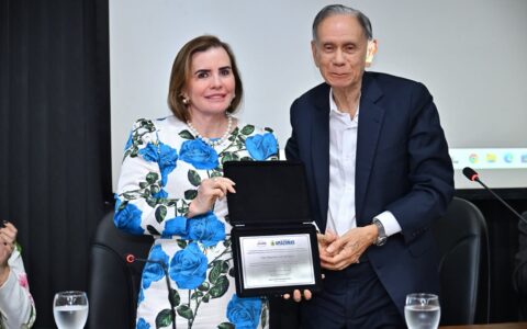 yara-lins-recebe-homenagem-no-