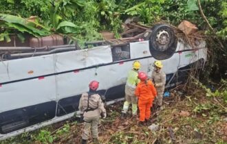 Doze feridos em acidente na BR-174 são transferidos para Manaus; três estão em estado grave