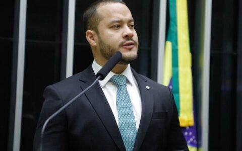 Adail Filho lidera MDB, mas chega à eleição sob nova pressão judicial